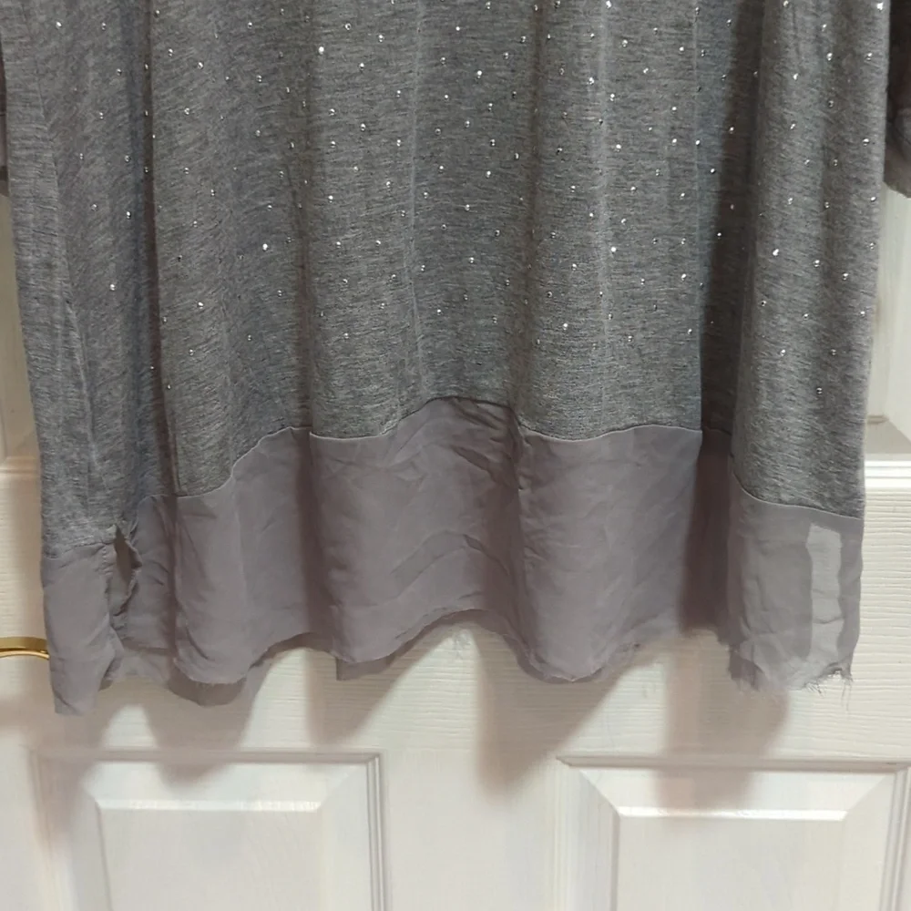 Belldini Women's Gray 3/4 Sleeve Tunic w/Raw Sheer Hem Size 2X Stud Front - Picture 3 of 8